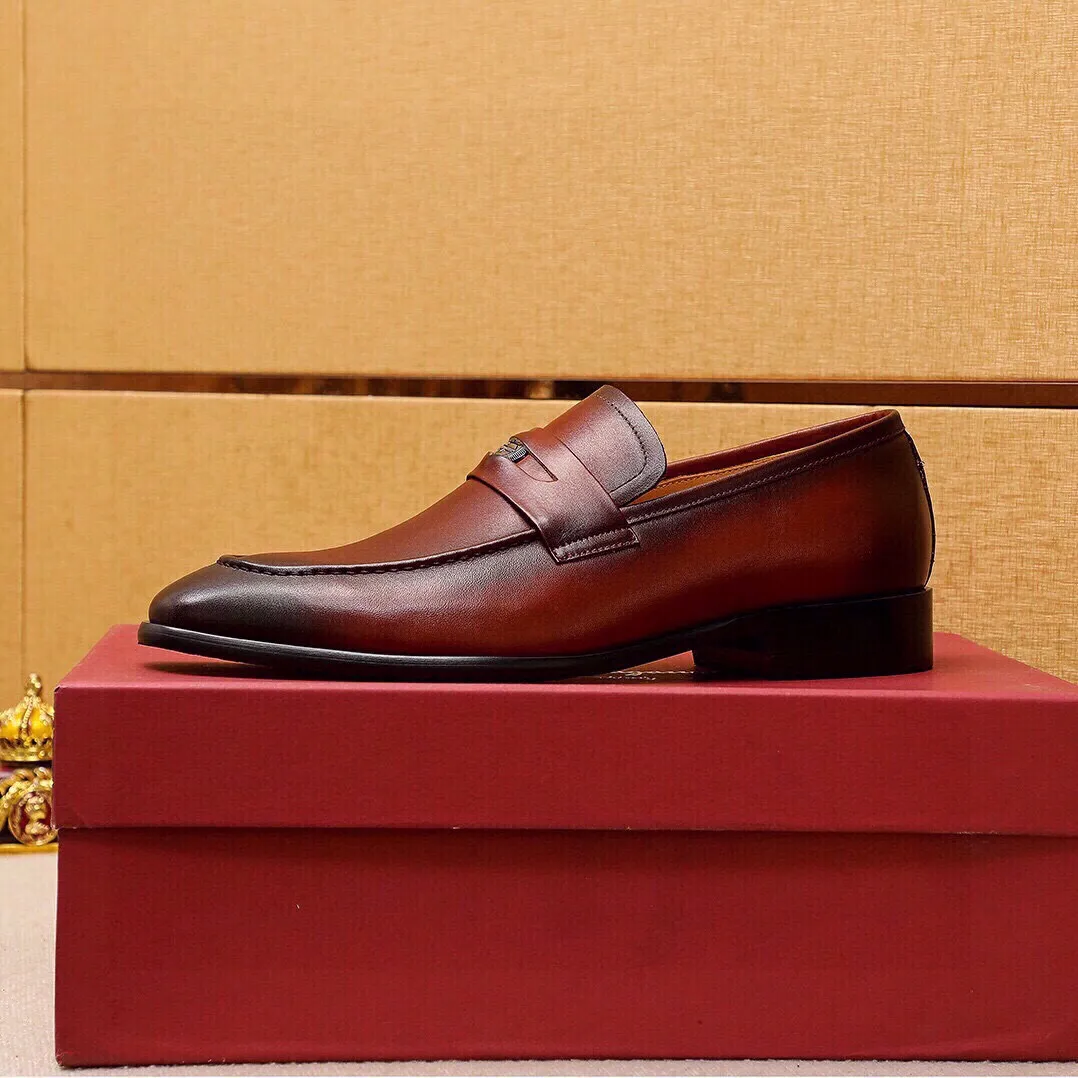 Men's shoes 💰520 💐 Product trademark: Ferragamo "Ferragamo" casual leather shoes Regular size: 38-44 (45🉑️customized) Product materials: Selected imported first-layer calfskin upper + original hardware buckle, imported water-dyed cowhide leather lining. Strong three-dimensional visual effect, combined outsole Color: 2⃣️colors available